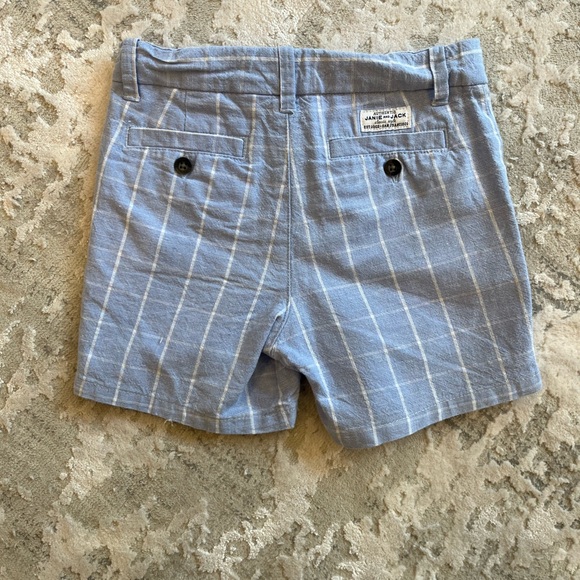 Janie & Jack stunning linen shorts size 2y 
Adjustable waist - Picture 2 of 2